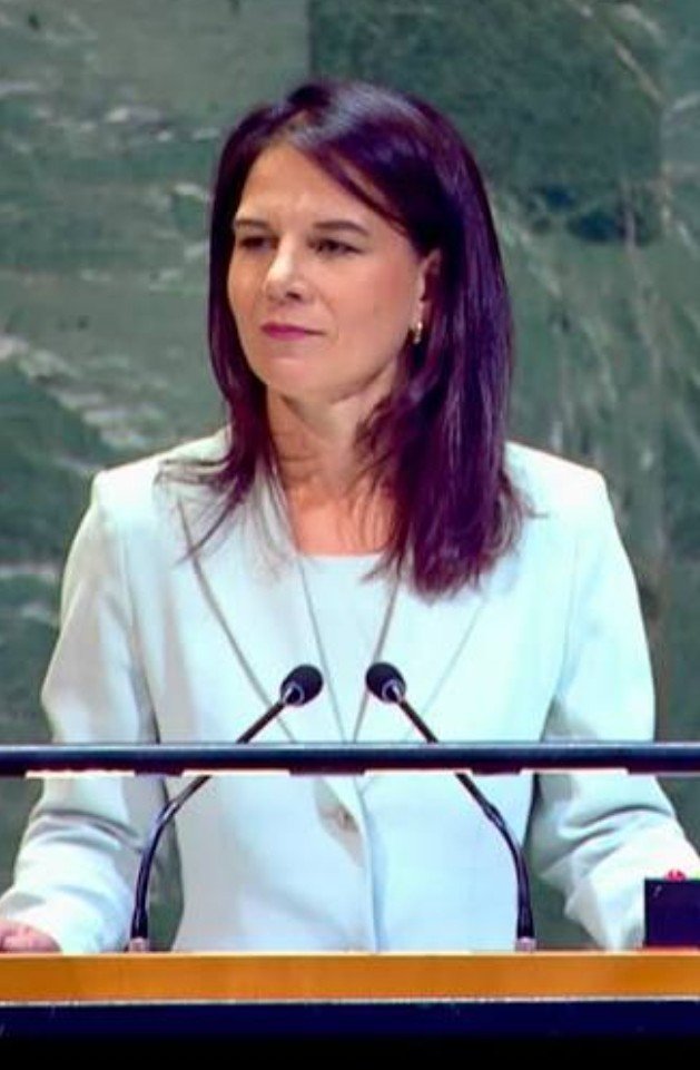 DakdaR22's tweet photo. - Annalena Baerbock:

“It isn’t Ukraine that is attacking Russia, but Russia which invaded Ukraine with tanks, troops and missiles. If Ukraine defends itself to protect its people, it does so in accordance with international law.”

“Ukraine has the right to defend itself.”

...............
If the Russians are outraged by attacks on their own territory, they should end the invasion of Ukraine.

Ukraine is acting solely in accordance with its right to self-defense.

So?..🤷‍♀️
