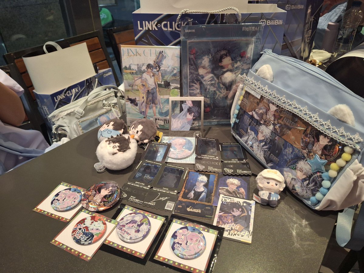 mencobaesteh's tweet photo. THANK YOU @BstationID, yesterday was sooo fun, I got to find out the amount of people who likes link click is actually massive 😭

After party juga ga lupa oshikatsu with some new friends I find there, yang katanya mau nobar pas release🤣 https://t.co/PI02Ie6hAP