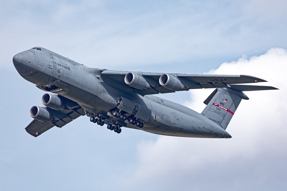 Seasons4100's tweet photo. 2026/8/9 TY
🥊40 C-40C 02-0201↓
AFRC "PATRIOT WING/WESTOVER”C5M 86-0011↑
RD VP-47 P-8A 169004↓
BOXER201は2025/9以来、86-0011は元トラビスの機体と言うことは87-0031がトラビスに行ったということはない？
RD004は三沢の天候不良でダイバート？
#201AS #439AW #VP47 https://t.co/CrapL9W7Q5
