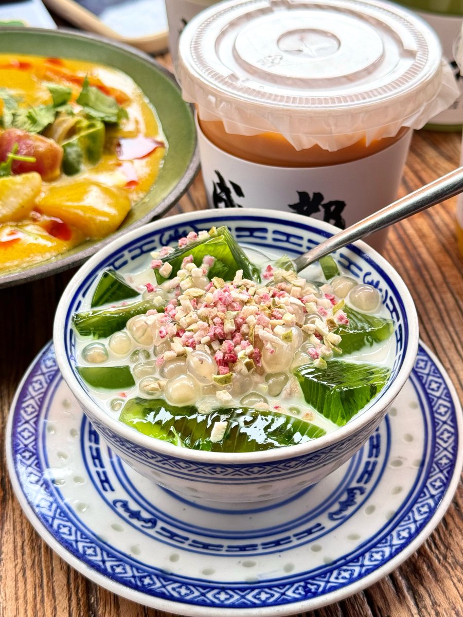 CromoVODKA's tweet photo. Craving bold flavors Dig into our new Thai basil pork bowl—aromatic herbs, tender meat, and a hint of chili that hits just right! Perfect for a quick, delicious meal ， https://t.co/mwxjM6RZ0k