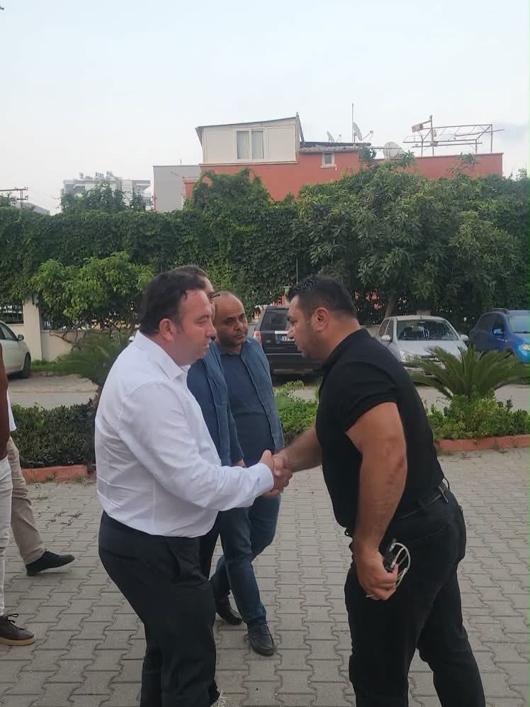 _MHPmersin_il_'s tweet photo. TAZİYE ZİYARETİ

İl Başkanımız Sayın Ömer Gürsoy,Milliyetçi Hareket Partisi Tarsus İlçe Başkanımız Sayın Fatih YILDIRIM,
Ülkü Ocakları Mersin İl Başkanımız Sayın Ahmet Bebek,  İl ve İlçe Yönetim Kurulu Üyelerimiz ile birlikte, geçmiş dönem Tarsus İlçe Yöneticimiz ,dava arkadaşımız merhum Durmuş KÜÇÜKYEŞİL’in Tarsus’taki taziye evini ziyaret ederek ailesine ve yakınlarına başsağlığı dileklerini ilettiler.
Merhum dava arkadaşımıza Allah’tan rahmet; ailesine, yakınlarına, sevenlerine ve camiamıza başsağlığı ve sabırlar diliyoruz.
Mekânı cennet olsun.
