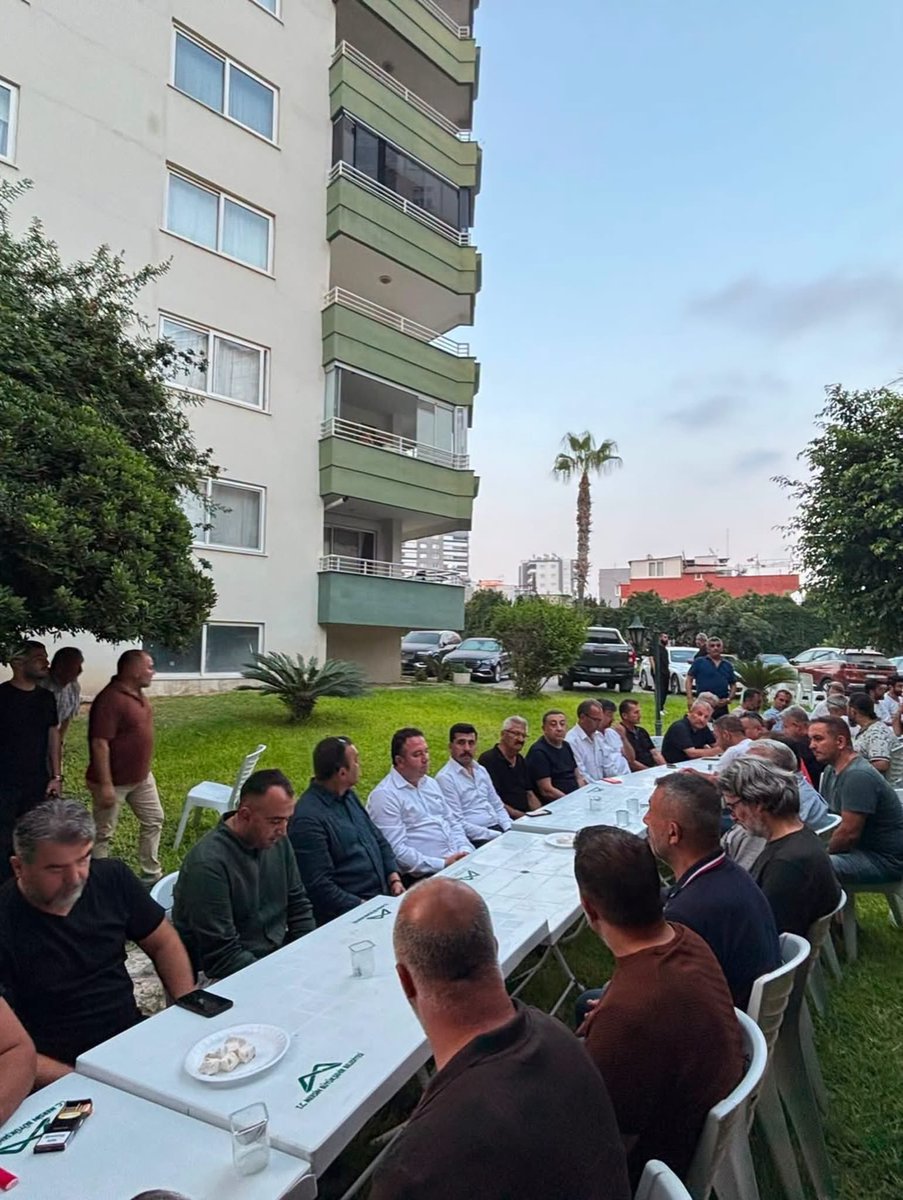 _MHPmersin_il_'s tweet photo. TAZİYE ZİYARETİ

İl Başkanımız Sayın Ömer Gürsoy,Milliyetçi Hareket Partisi Tarsus İlçe Başkanımız Sayın Fatih YILDIRIM,
Ülkü Ocakları Mersin İl Başkanımız Sayın Ahmet Bebek,  İl ve İlçe Yönetim Kurulu Üyelerimiz ile birlikte, geçmiş dönem Tarsus İlçe Yöneticimiz ,dava arkadaşımız merhum Durmuş KÜÇÜKYEŞİL’in Tarsus’taki taziye evini ziyaret ederek ailesine ve yakınlarına başsağlığı dileklerini ilettiler.
Merhum dava arkadaşımıza Allah’tan rahmet; ailesine, yakınlarına, sevenlerine ve camiamıza başsağlığı ve sabırlar diliyoruz.
Mekânı cennet olsun.