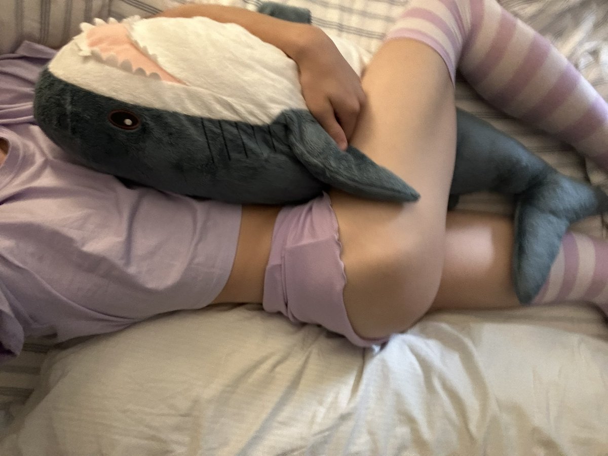 EvilLilacFem's tweet photo. I need someone to cuddle with >w< #femboy https://t.co/ZXCRekEJZN