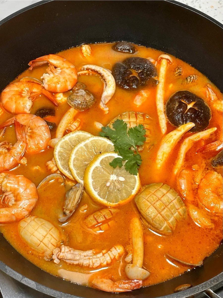 Holuz10's tweet photo. Just tried authentic Tom Yum Goong from a hidden Bangkok-style spot downtown—tangy lime, spicy chilli, plump shrimp, and that iconic creamy coconut milk kick Total flavor explosion that feels like a trip to Thailand in every slurp! https://t.co/zC8VijNJ2h