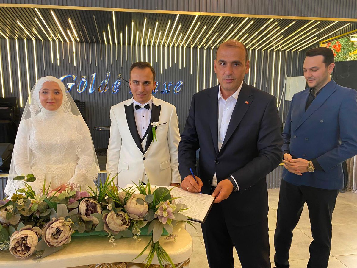 Fatih__Bildik's tweet photo. Gençlik Kolları Yönetim Kurulu Üyelerimiz Meryem ile Abdüssamed kardeşlerimizin nikah merasimlerine, Genel Merkez Tanıtım ve Medya Başkan Yardımcımız Efe Demirhan, Yönetim Kurulu Üyelerimiz ve Meclis Üyelerimiz ile katılarak gençlerimiz nikah ahidlerine şahitlik ettik..

Rabbim iki cihan saadeti nasip etsin..

#KalbimizAltındağ 

@akaltindag