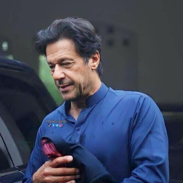 VishhuuuK's tweet photo. The right to healthcare belongs to every human being, including prisoners. Imran Khan must not be denied appropriate medical attention.

 #ImranKhanHealthMatters https://t.co/kVI7UYB4ws