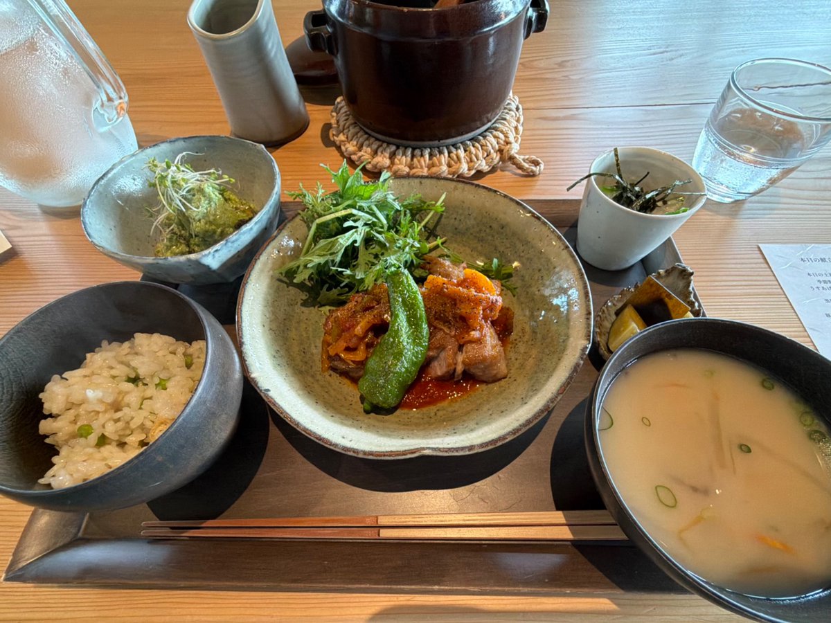 oaks__music's tweet photo. 黒龍酒造さんが手がけるESHIKOTOでお昼
日本酒飲めないのが残念だけど、料理は繊細な味でおいしかった https://t.co/3ZDXLa04ke
