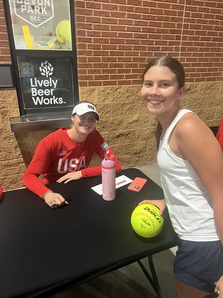 MMachowiak2031's tweet photo. My time in OKC for @USASoftball was the best experience! So many new friends &amp; memories made! Cant wait to get my season started w @IowaPremierFP !! @MidwestPremierS @Midwest_FP @LineDsoftball @ExtraInningSB @SoftbalAmerica @PrepSoftball @TopPreps @tagupSoftball @CoastRecruits https://t.co/EwJ587U2yA