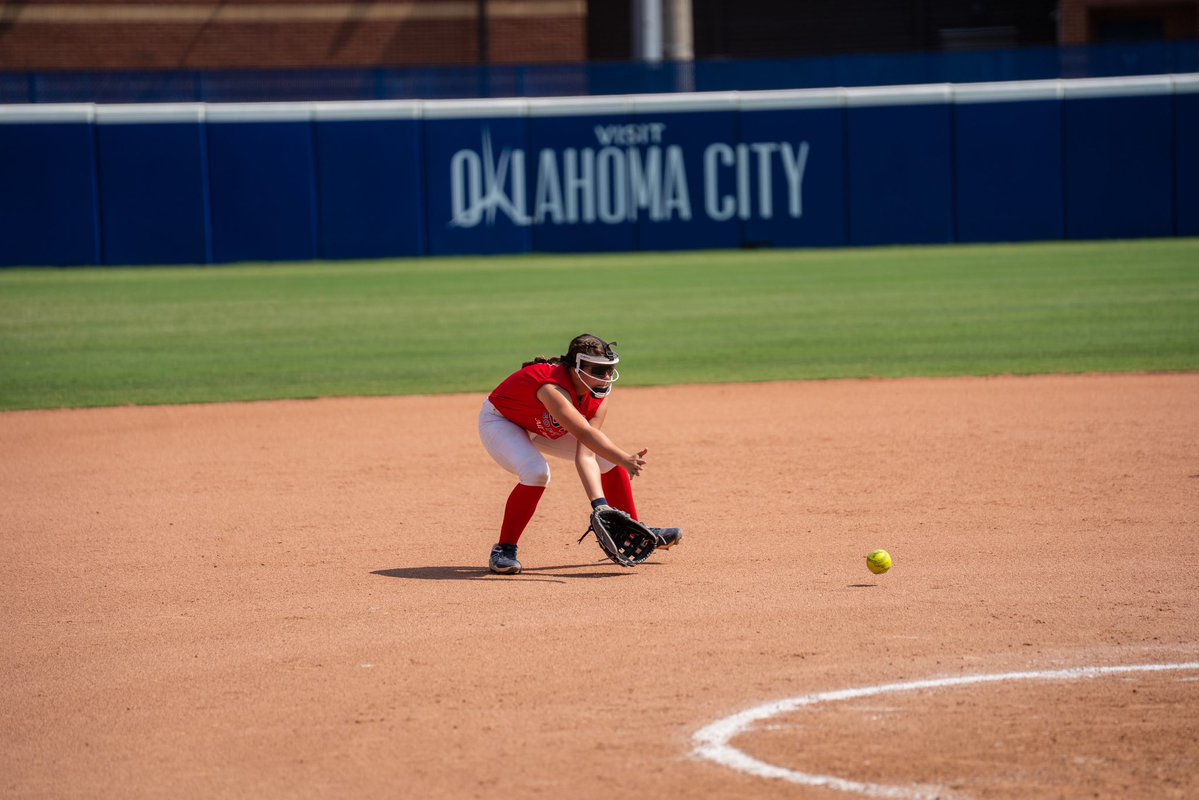 MMachowiak2031's tweet photo. My time in OKC for @USASoftball was the best experience! So many new friends &amp; memories made! Cant wait to get my season started w @IowaPremierFP !! @MidwestPremierS @Midwest_FP @LineDsoftball @ExtraInningSB @SoftbalAmerica @PrepSoftball @TopPreps @tagupSoftball @CoastRecruits https://t.co/EwJ587U2yA