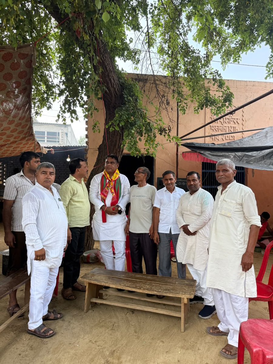 grabsudheer's tweet photo. आज दिनांक 9 अगस्त 2026 को अपनी विधानसभा 60, गढ़मुक्तेश्वर गांव - पसवाड़ा ( कार्यक्रम-2 ) में कांवड़ियों के लिए आयोजित विभिन्न सेवा शिविरों में जाने और श्रद्धालु कांवड़ियों की सेवा करने का सौभाग्य प्राप्त हुआ। 🙏🔱

महादेव की भक्ति में लीन इन शिवभक्तों की सेवा करना मेरे लिए सौभाग्य और पुण्य का अवसर है।

भोलेनाथ से प्रार्थना है कि सभी कांवड़ियों की मनोकामनाएं पूर्ण हों, उनकी यात्रा मंगलमय हो और महादेव की कृपा सदैव सभी पर बनी रहे।

हर हर महादेव! 🚩🔱 

एड. सुधीर चौहान
राष्ट्रीय प्रवक्ता (समाजवादी पार्टी)
विधान सभा-60 गढ़मुक्तेश्वर

@mediacellsp @samajwadiparty @yadavakhilesh @dimpleyadav @palshyamLalsp @proframgopalya1 @MPDharmendraYdv @shivpalsinghyad  @aashishsy @IqraMunawwar_ @Kamalakhtar25 
@ABPNews @news24tvchannel @ndtv @News18India @News18UP @ajjtaknews2 @ndtv 

#samajwadipartyofficial #AkhileshYadav #PDA #bholenath
#कांवड़