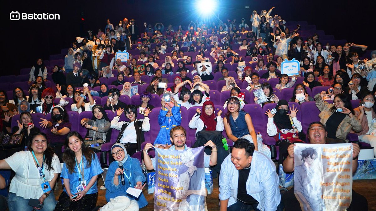 mencobaesteh's tweet photo. THANK YOU @BstationID, yesterday was sooo fun, I got to find out the amount of people who likes link click is actually massive 😭

After party juga ga lupa oshikatsu with some new friends I find there, yang katanya mau nobar pas release🤣 https://t.co/PI02Ie6hAP