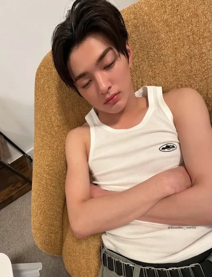 skit555's tweet photo. #KeonHyeon few tweets. 1 2 3 ngambek https://t.co/IW3Cr0Xrf7