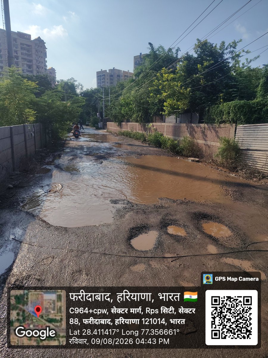 swasavana's tweet photo. @nitin_gadkari @KPGBJP @rajeshnagarfbd @cmohry @narendramodi @DC_Faridabad @DiprHaryana @mcf स्मार्ट सिटी फरीदाबाद में, सबसे बड़ी रिहायशी सोसायटी और सेंट पीटर्स स्कूल, सेक्टर-88 के बीच की यह सड़क चींख-चींखकर अपनी बदहाली की कहानी बयां कर रही है। 

आखिर कब जागेगा प्रशासन? https://t.co/olKWxrCSXf