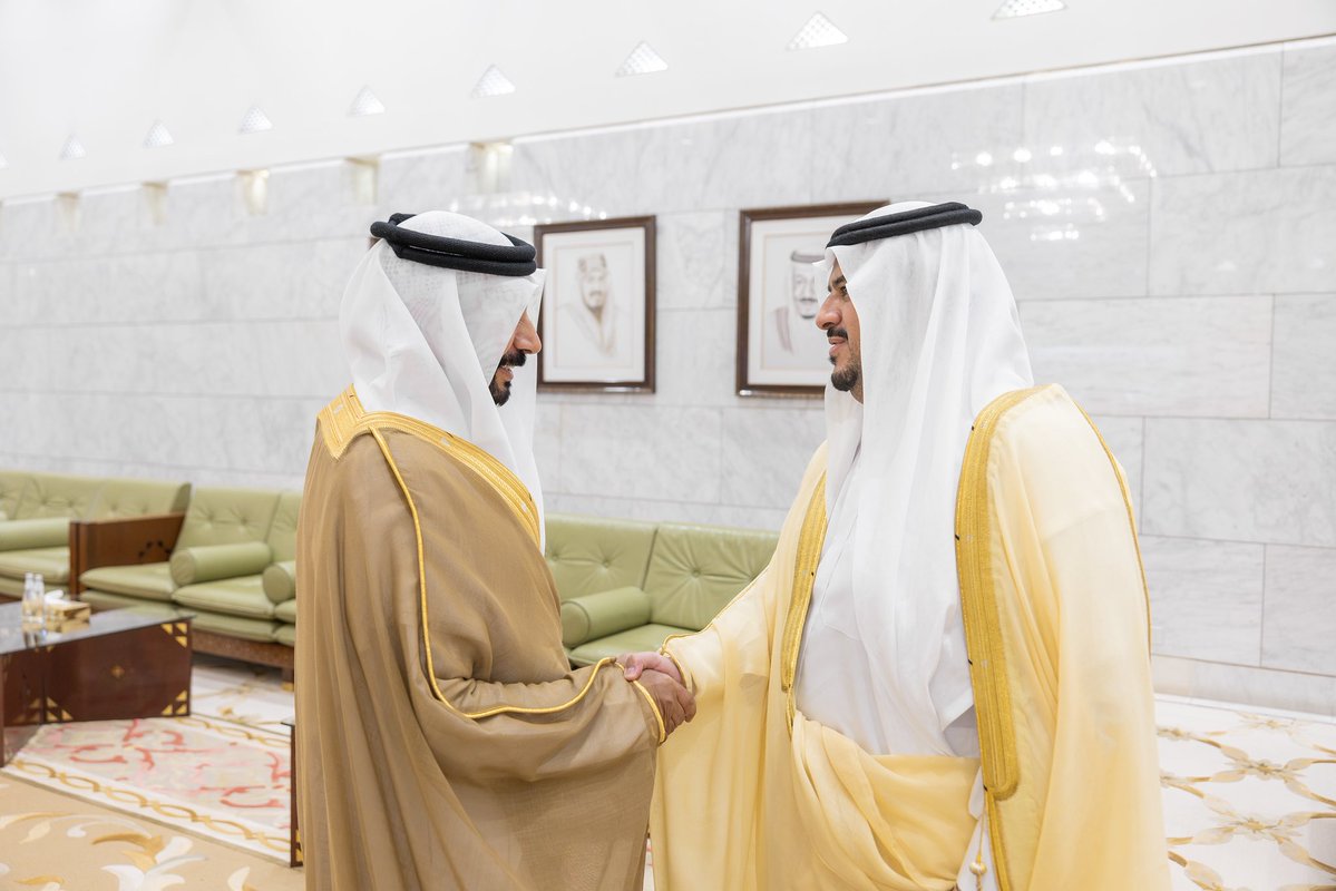 emara_alriyadh's tweet photo. سمو نائب أمير الرياض يستقبل مدير فرع صندوق التنمية الزراعية بالمنطقة.
https://t.co/6FH4HFIMBn

#إمارة_منطقة_الرياض https://t.co/rKR5euHTij