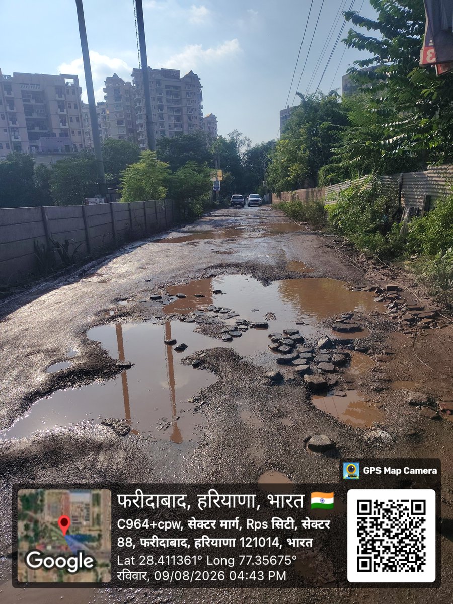 swasavana's tweet photo. @nitin_gadkari @KPGBJP @rajeshnagarfbd @cmohry @narendramodi @DC_Faridabad @DiprHaryana @mcf स्मार्ट सिटी फरीदाबाद में, सबसे बड़ी रिहायशी सोसायटी और सेंट पीटर्स स्कूल, सेक्टर-88 के बीच की यह सड़क चींख-चींखकर अपनी बदहाली की कहानी बयां कर रही है। 

आखिर कब जागेगा प्रशासन? https://t.co/olKWxrCSXf