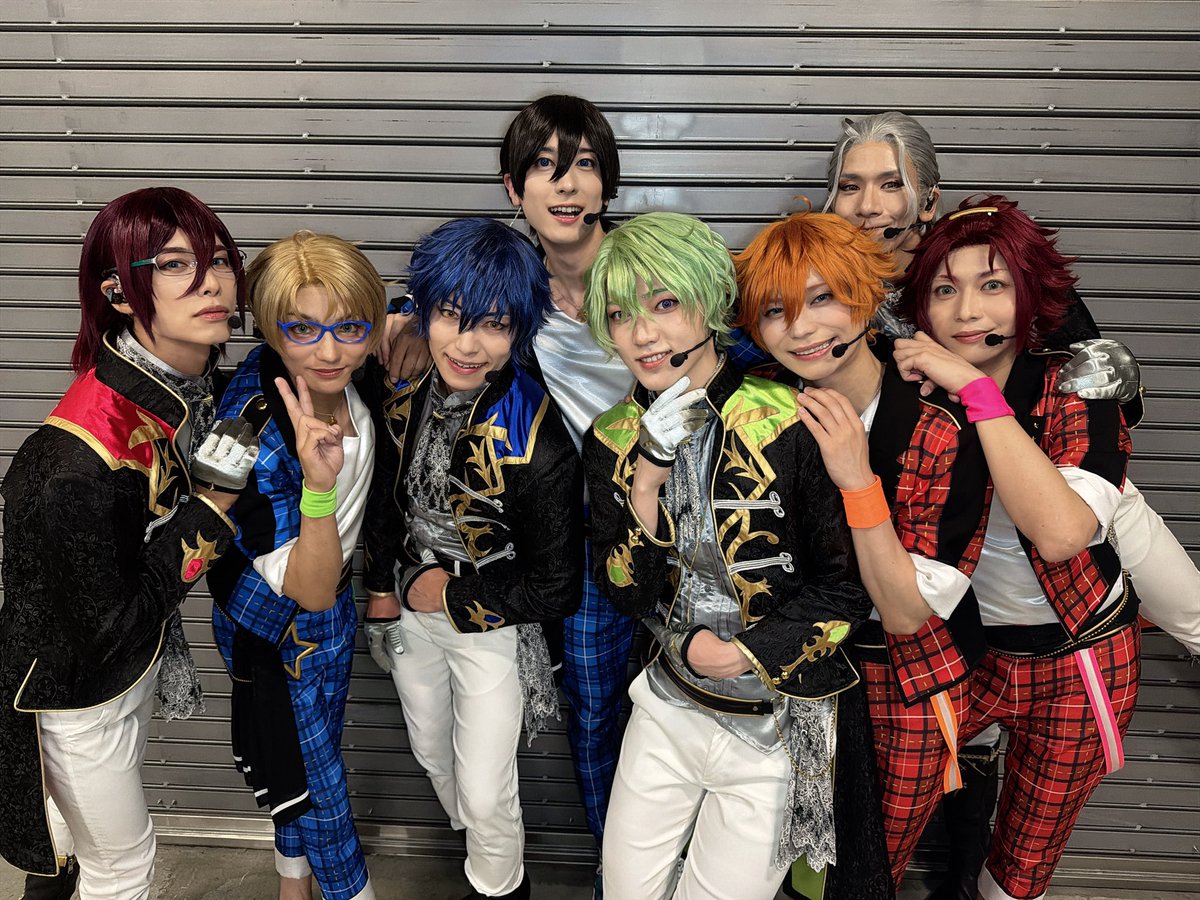 riki_riki1016's tweet photo. 『あんさんぶるスターズ！THE STAGE』
-10th Anniversary LIVE-
神奈川！ぴあアリーナMM公演終了しましたー！🌟
素敵な景色を！たくさんの歓声、熱気を！本当にありがとうございました🥰
SwitchとEdenと📸
 #あんステ https://t.co/CrOmmMGnCi