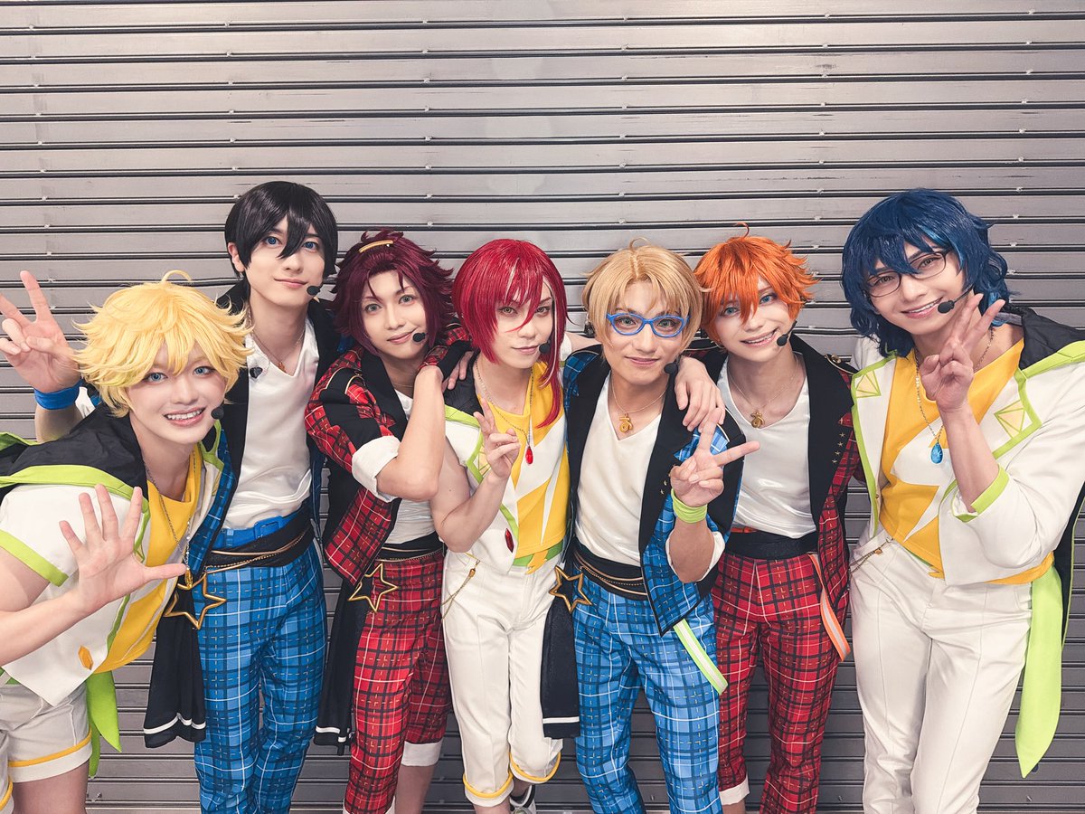 riki_riki1016's tweet photo. 『あんさんぶるスターズ！THE STAGE』
-10th Anniversary LIVE-
神奈川！ぴあアリーナMM公演終了しましたー！🌟
素敵な景色を！たくさんの歓声、熱気を！本当にありがとうございました🥰
SwitchとEdenと📸
 #あんステ https://t.co/CrOmmMGnCi