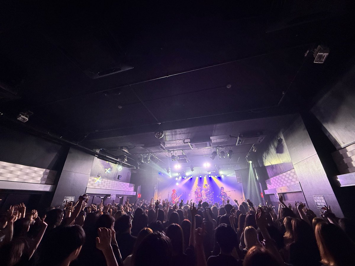 Royz_official's tweet photo. 仙台公演お疲れ様でした！そしてソールドアウトありがとうございました㊗️🎉七夕祭りにも負けない熱気で最高のライブでした👍次は福岡公演！よろしくお願いいたします🔥🔥🔥🔥

#Royz https://t.co/e8F3tz9jT6