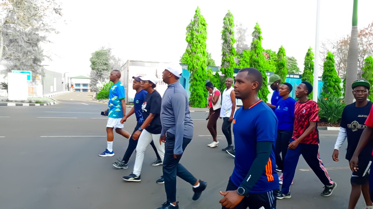 RyvcpRemera's tweet photo. 📸 Kuri iki Cyumweru, Urubyiruko rwo Murenge wa #Remera rwifatanyije na #DEA wa karere ka GASABO twabyukiye muri Siporo Rusange #CarFreeDay iba kabiri mu kwezi igamije gufasha abatuye #KigaliYacu n’abayigenda kugira ubuzima bwiza. #cityofkigali @RYVCP_Gasabo
@Kgl_Yvolunteers https://t.co/mXrjOw72zY