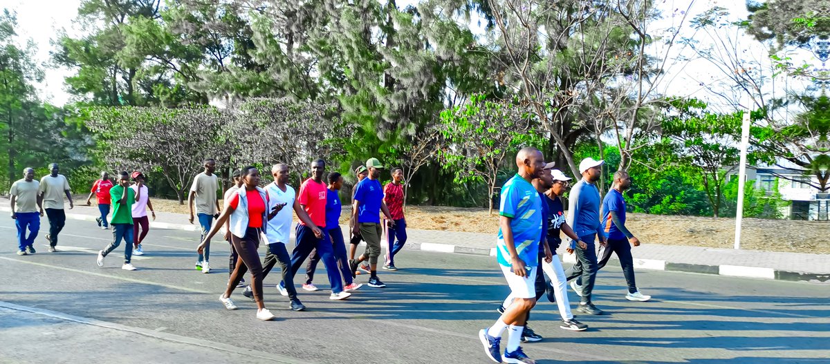 RyvcpRemera's tweet photo. 📸 Kuri iki Cyumweru, Urubyiruko rwo Murenge wa #Remera rwifatanyije na #DEA wa karere ka GASABO twabyukiye muri Siporo Rusange #CarFreeDay iba kabiri mu kwezi igamije gufasha abatuye #KigaliYacu n’abayigenda kugira ubuzima bwiza. #cityofkigali @RYVCP_Gasabo
@Kgl_Yvolunteers https://t.co/mXrjOw72zY