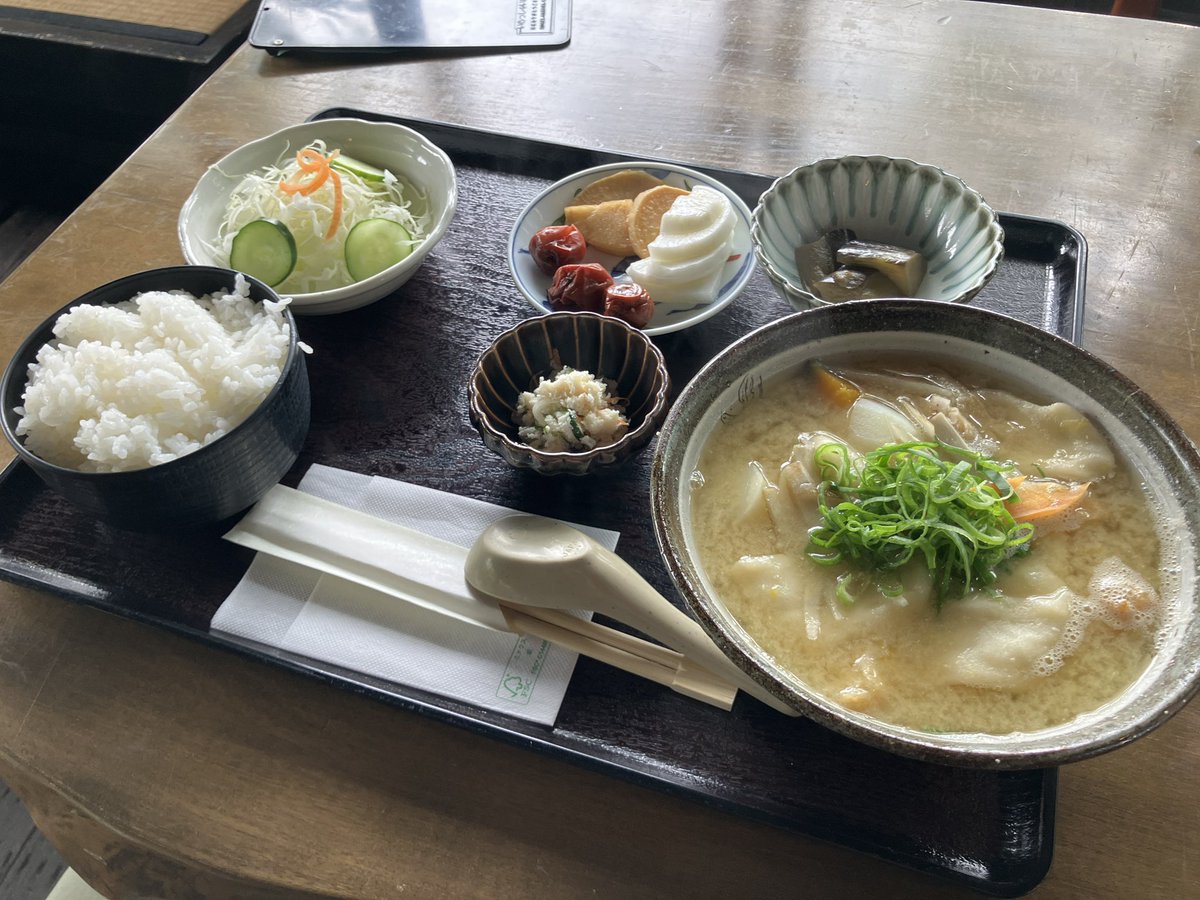 Kokuto_77's tweet photo. キャンプ帰りの昼飯は阿蘇の八宝菜でダゴ汁〜
ここの漬物うまいんだよな〜 https://t.co/uGBs26ZYqj