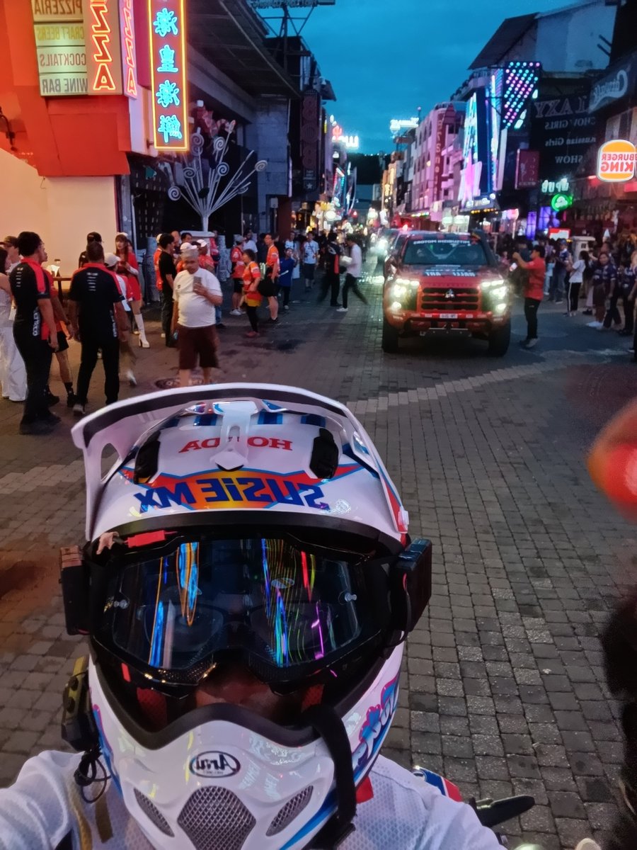 webike_offroad's tweet photo. パタヤウォーキングストリートをパレード中🎪
#AXCR
#アジアクロスカントリーラリー
#Webikethailand
#HONDA
#CRF250RALLY
#テクニクス
#ミシュラン
#SP忠男
#IPONE
#クロスパーク勝沼
#musashi
#fortienceconsulting
#welport
#PROPAK
#中央自動車大学校 https://t.co/xIkxig3gCd