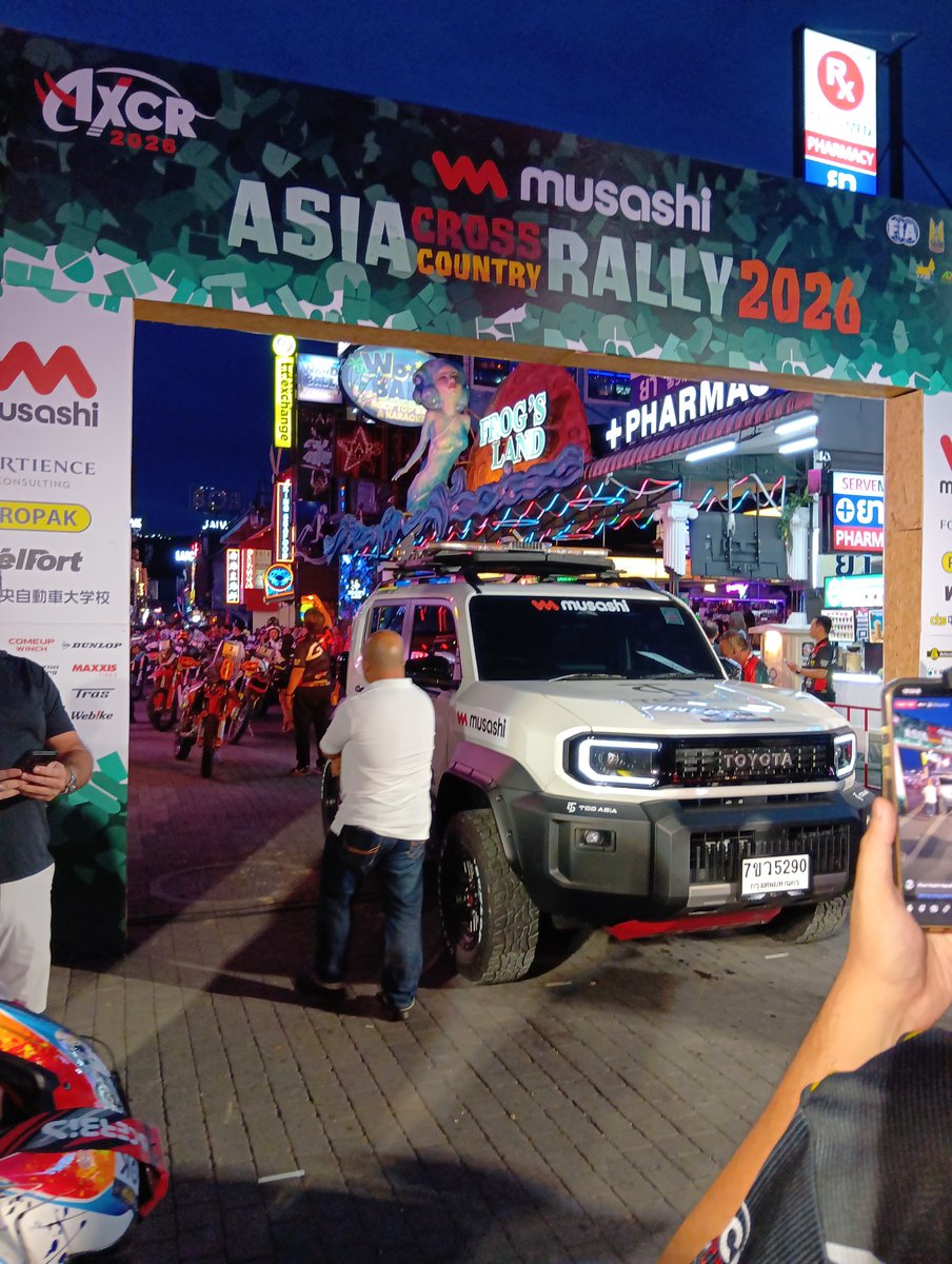webike_offroad's tweet photo. パタヤウォーキングストリートをパレード中🎪
#AXCR
#アジアクロスカントリーラリー
#Webikethailand
#HONDA
#CRF250RALLY
#テクニクス
#ミシュラン
#SP忠男
#IPONE
#クロスパーク勝沼
#musashi
#fortienceconsulting
#welport
#PROPAK
#中央自動車大学校 https://t.co/xIkxig3gCd