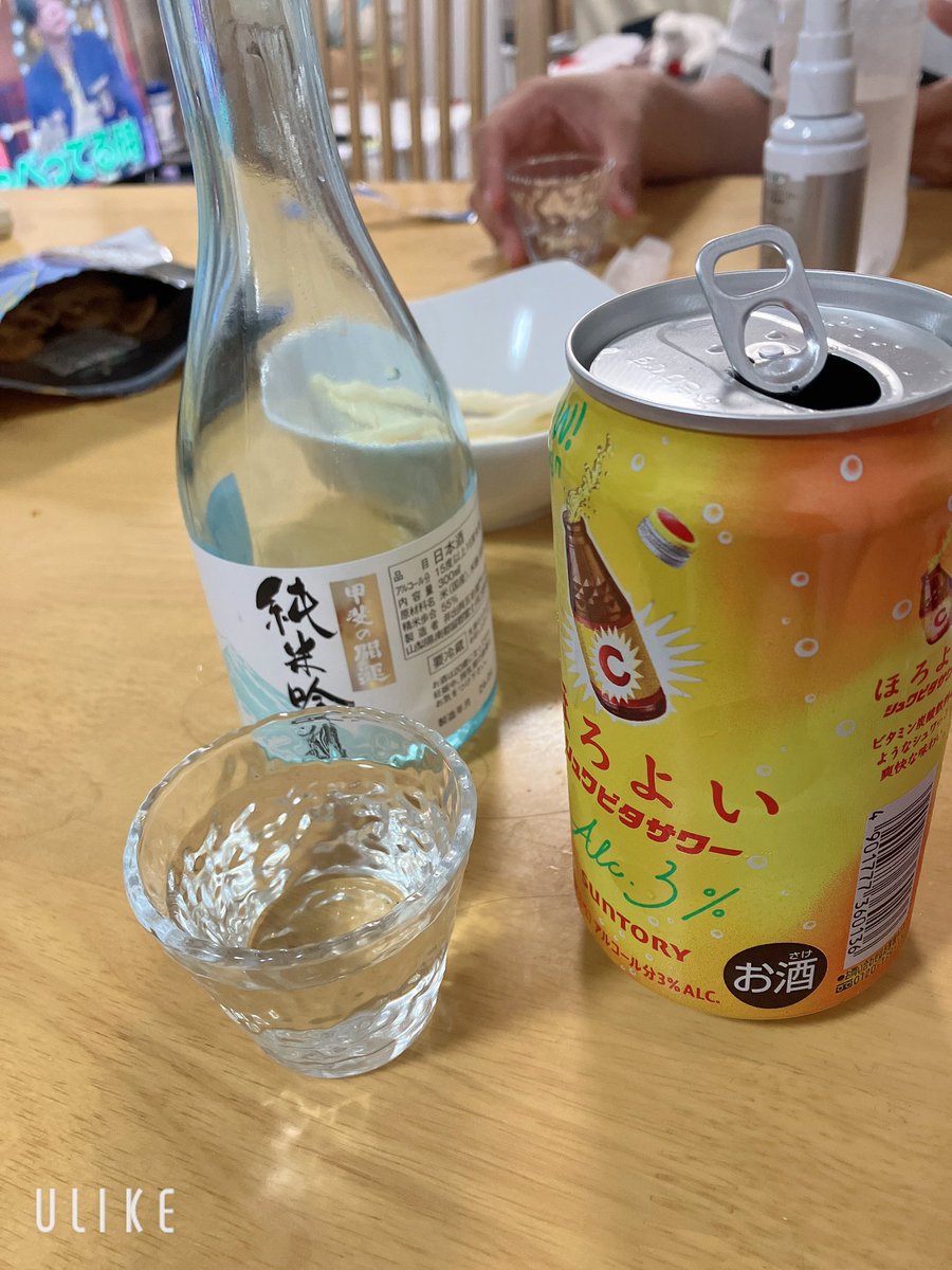 CosUdon2's tweet photo. 家族と宅飲みー
ほろ酔いをチェイサーに日本酒飲んでる（？）🫶 https://t.co/tWkiwrj4L0