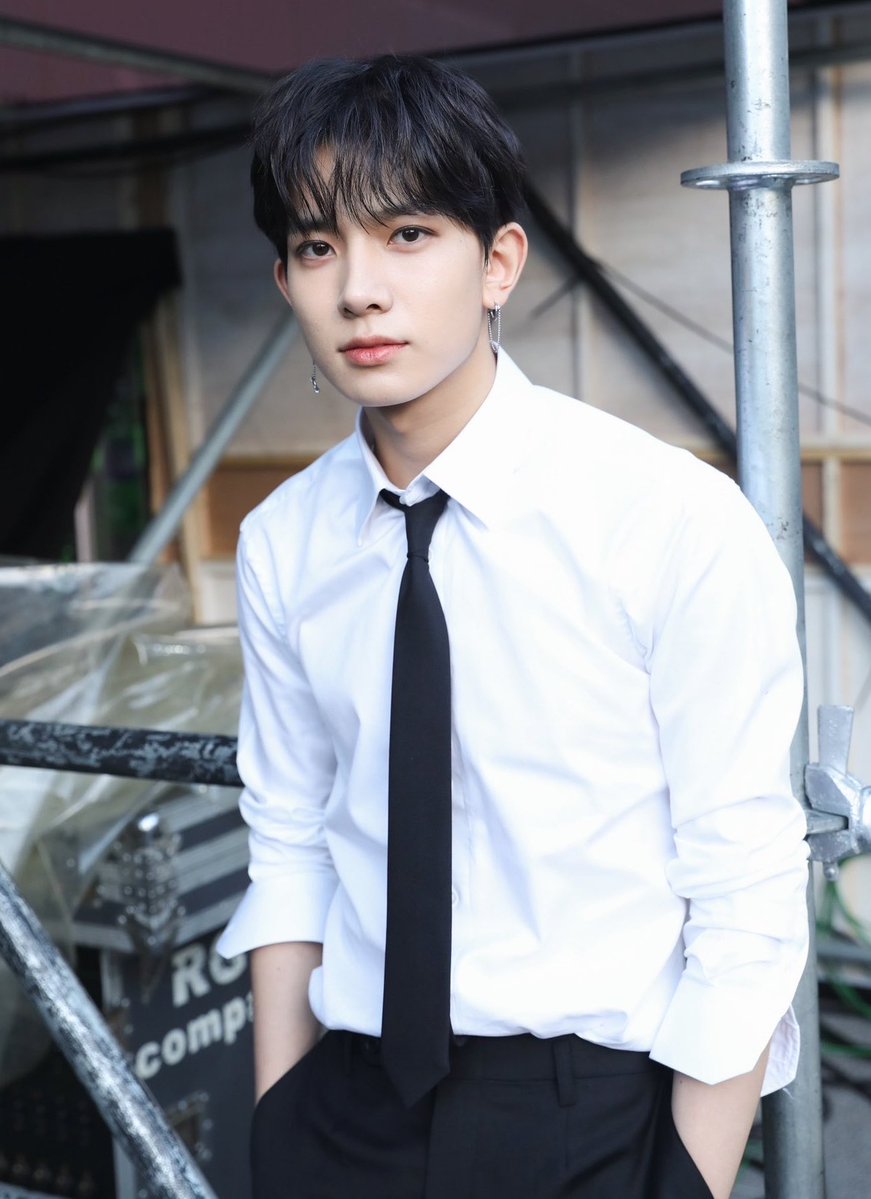 stxrboyevva_n's tweet photo. 아니시할잠만
<얘 4년사이      이만큼어른남자된거> 
뭔가너무… 너무임…    쾅 https://t.co/nFsSKFyxq2