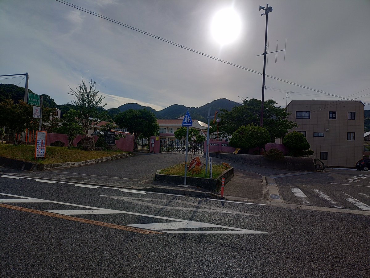161ganchan's tweet photo. 今、バイク旅してて偶然淡路島のある小学校の近くの宿に泊まっていて、
サンテレビで近本光司のホームラン！
もう興奮しまくり！
#近本光司
#阪神タイガース https://t.co/3GZe5yKmvS