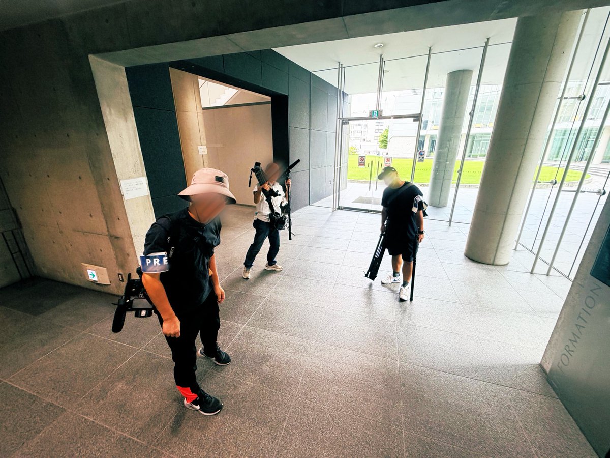 TimecodeLab's tweet photo. 本日は大学業務。
高校生を対象とした体験入学の取材です。
カメラや音声機材は大学機材。 
Canon XF605 を使用です。

カメラマンと音声マンは当ラボから。2チェーンで体験入学の様々な授業を取材に回りました。
各分野の第一線で活躍されている先生方の授業は、取材班にも刺激的で魅力的です！ https://t.co/pBp8rpPBeS