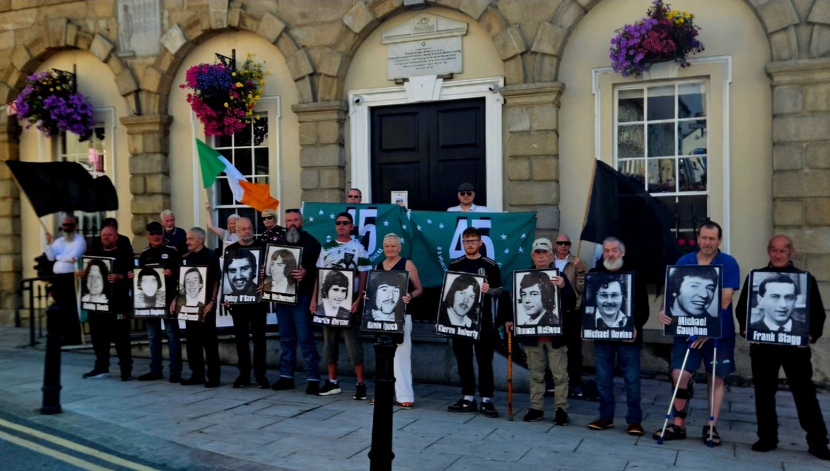1922_adrian's tweet photo. #NewRoss
#Wexford
#Martyrs
Irish Republican Hunger Strikers vigil in New Ross and commemoration for fallen Volunteers of the South Wexford Brigade, I.R.A. https://t.co/Fpw9tSgSv6