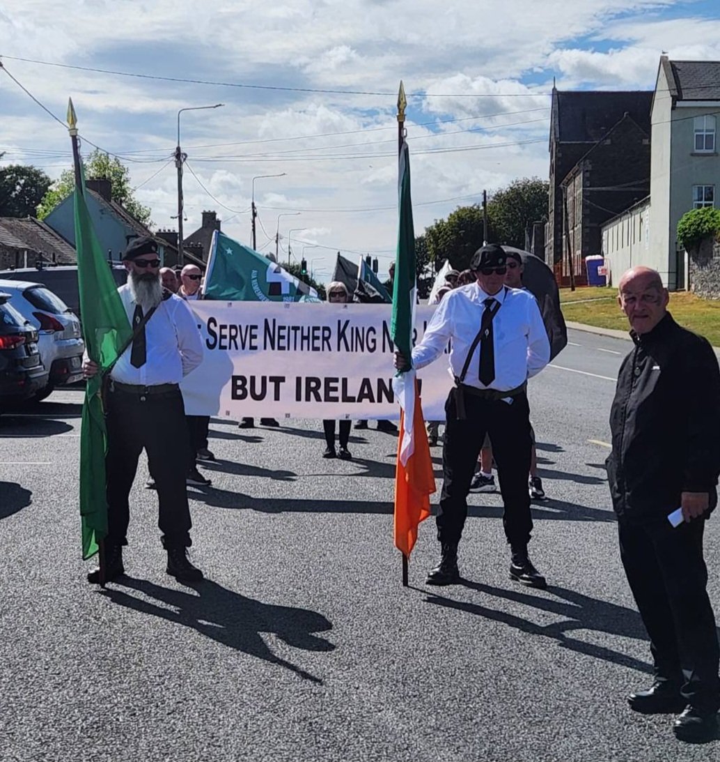 1922_adrian's tweet photo. #NewRoss
#Wexford
#Martyrs
Irish Republican Hunger Strikers vigil in New Ross and commemoration for fallen Volunteers of the South Wexford Brigade, I.R.A. https://t.co/Fpw9tSgSv6