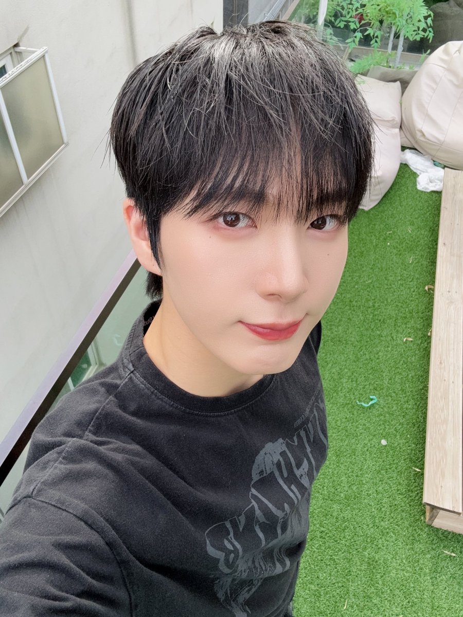 OmegaX_members's tweet photo. [#OX]

밤에는 선선하네요!!>^<😆

#OMEGA_X #오메가엑스
#케빈 #KEVIN https://t.co/PGBPoae7MA