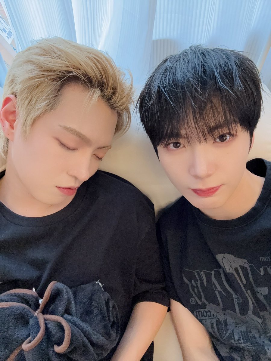 OmegaX_members's tweet photo. [#OX]

밤에는 선선하네요!!>^<😆

#OMEGA_X #오메가엑스
#케빈 #KEVIN https://t.co/PGBPoae7MA