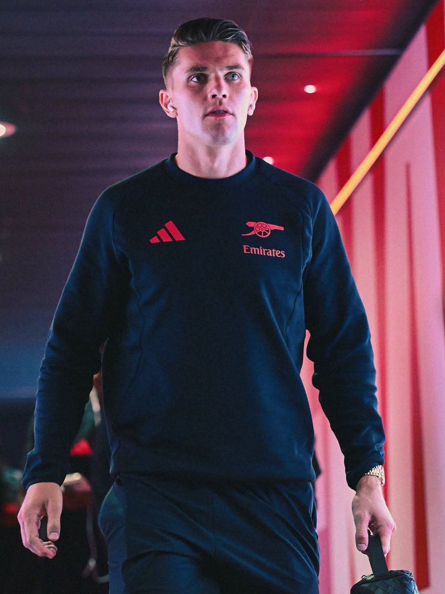 ArsenalForeverG's tweet photo. 📸Arsenal Squad arriving 📍👋✅ https://t.co/H5jOFblUmo