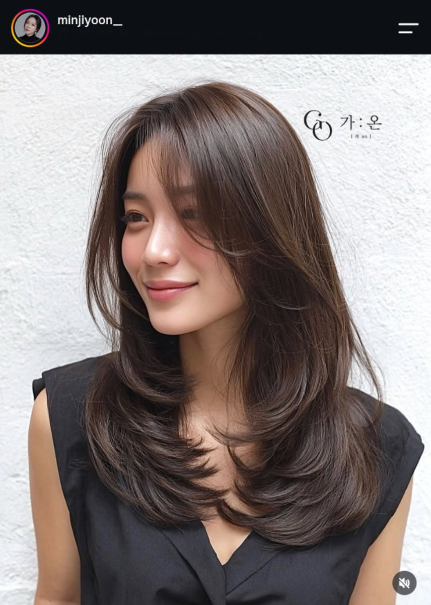 Yukifunese's tweet photo. アラサー以降、ロングヘアで老ける気がするんだけどわたしだけ……？

・顔周りが間延びして面長が強調される
・髪に横方向のボリュームが出にくくなる
・ロングの巻き髪はコンサバすぎて授業参観みたいになる

セミロングの毛先重ため、顔周りしっかりレイヤーが結局一番安定して盛れるしセットも楽！ https://t.co/eNXYggYaPg