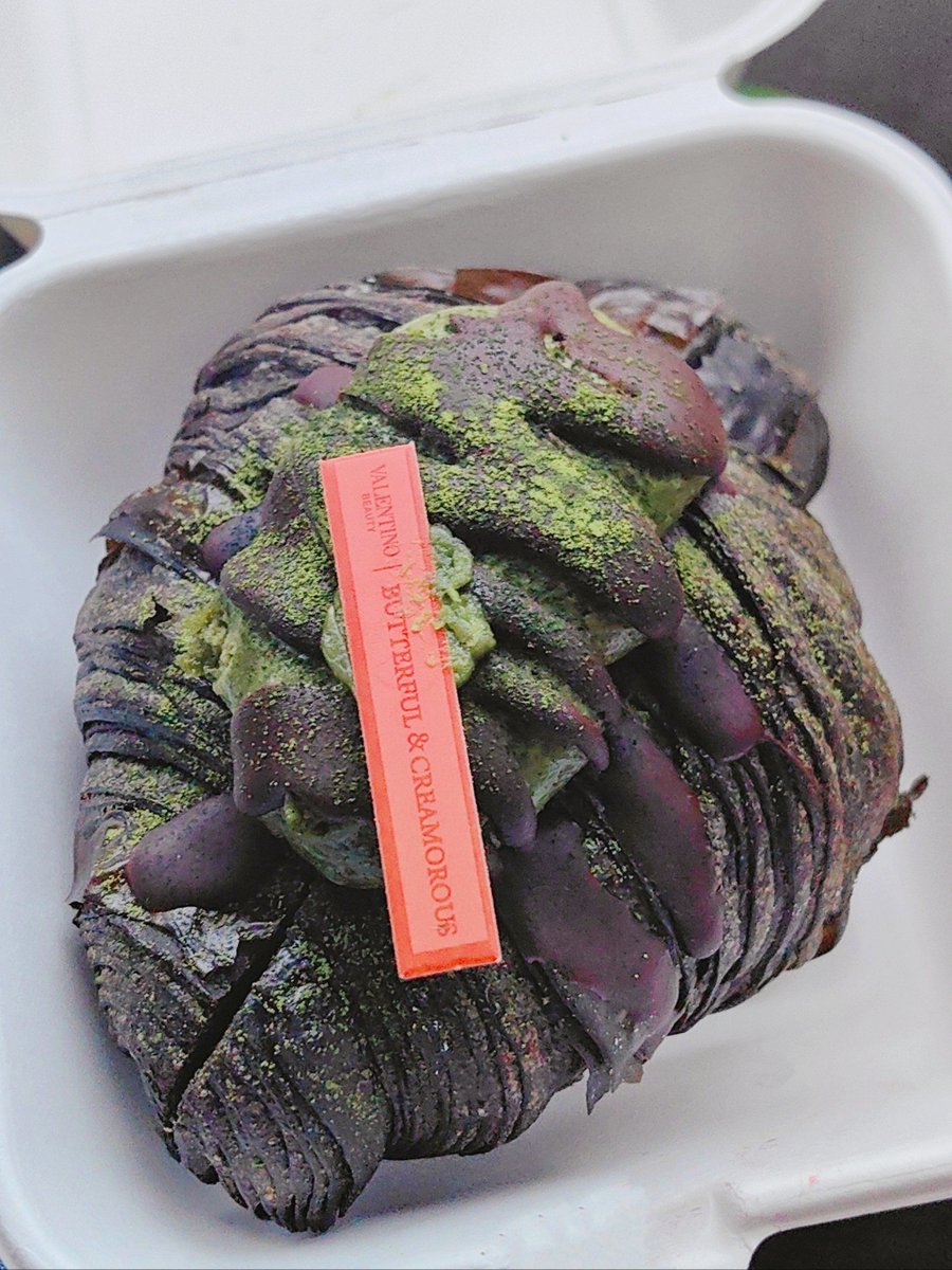 edwis88's tweet photo. Just had the most buttery matcha croissant at the new bakeshop downtown—flaky layers that melt in my mouth u0026 that subtle earthy matcha kick  Will be back tomorrow for another!， https://t.co/UFIW2XKuTA