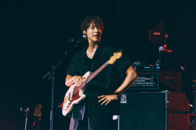 Kkorepo's tweet photo. 「#CNBLUE」、汗が飛び散るパフォーマンス…ロンドン公演ビハインドカット公開
🔗https://t.co/sBXbOQKe5P https://t.co/Loxtnb4pe0
