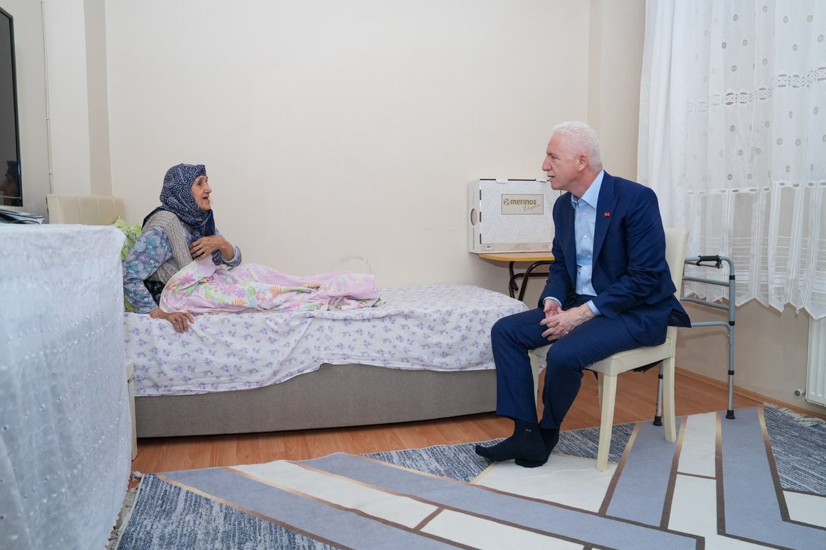 TC_istanbul's tweet photo. Valimiz Davut Gül, vatandaşlarımızı evlerinde ziyaret ediyor.

Küçükçekmece Kaymakamı Mustafa Anteplioğlu’nun eşlik ettiği ilçe ziyaretinde Vali Gül, "Ailemiz İstanbul" projesi kapsamında ailelerimizin hanesine misafir oldu.

🏡Gür Ailesi,
🏠Abatay Ailesi,
🏡Bayram Ailesi,
🏠Akar Ailesi,
🏡Düzdağ Ailesi,
🏠Bozkurt Ailesi,
🏡Karaca Ailesi,
🏠Rugala Ailesi,
🏡Talay Ailesi,
🏠Akkızu Ailesi ve
🏡Güçlü Ailesi’ne misafirperverliklerinden dolayı teşekkür ediyoruz.

@gul_davut 

#Ailemizİstanbul❤️

📍Küçükçekmece
