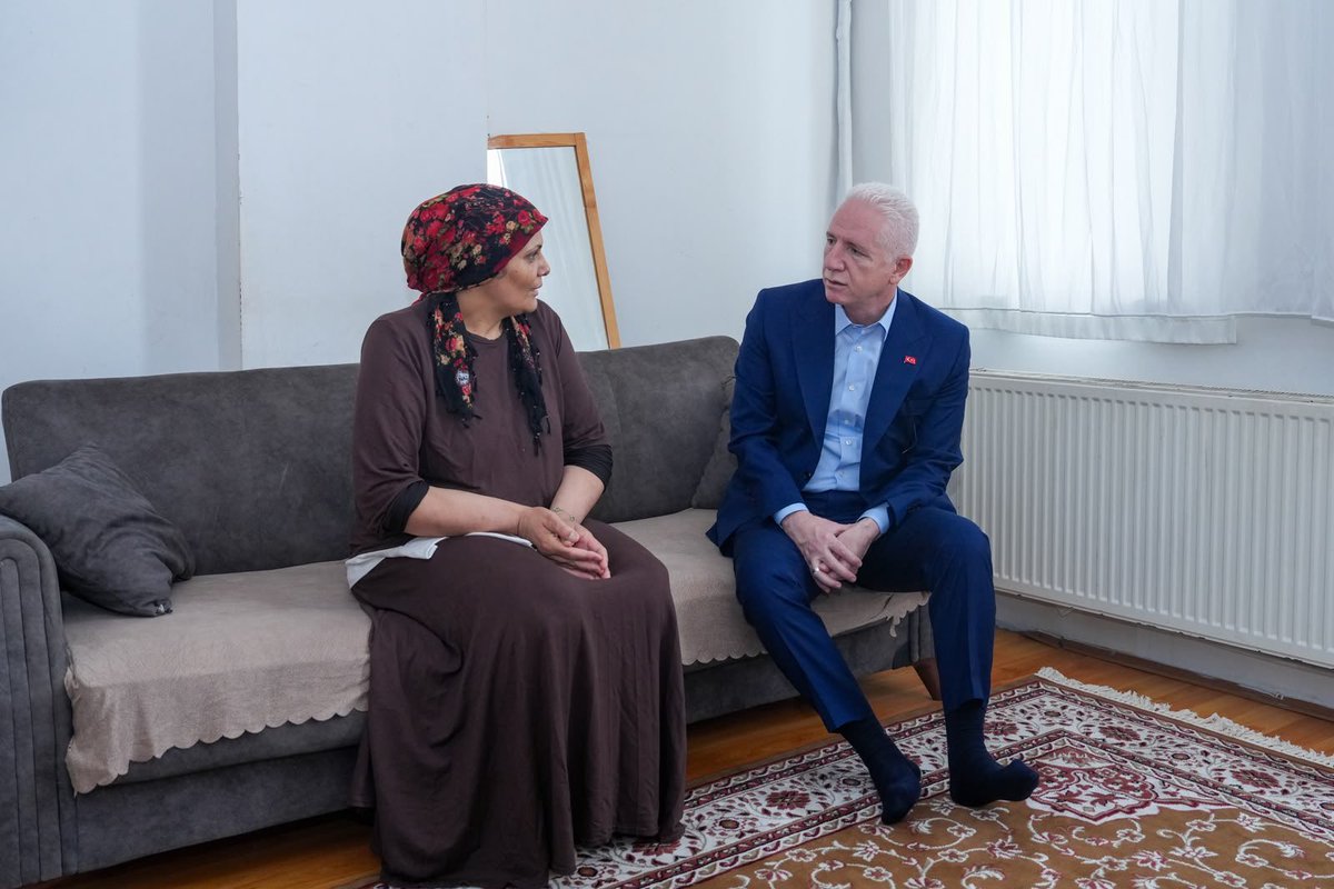 TC_istanbul's tweet photo. Valimiz Davut Gül, vatandaşlarımızı evlerinde ziyaret ediyor.

Küçükçekmece Kaymakamı Mustafa Anteplioğlu’nun eşlik ettiği ilçe ziyaretinde Vali Gül, "Ailemiz İstanbul" projesi kapsamında ailelerimizin hanesine misafir oldu.

🏡Gür Ailesi,
🏠Abatay Ailesi,
🏡Bayram Ailesi,
🏠Akar Ailesi,
🏡Düzdağ Ailesi,
🏠Bozkurt Ailesi,
🏡Karaca Ailesi,
🏠Rugala Ailesi,
🏡Talay Ailesi,
🏠Akkızu Ailesi ve
🏡Güçlü Ailesi’ne misafirperverliklerinden dolayı teşekkür ediyoruz.

@gul_davut 

#Ailemizİstanbul❤️

📍Küçükçekmece