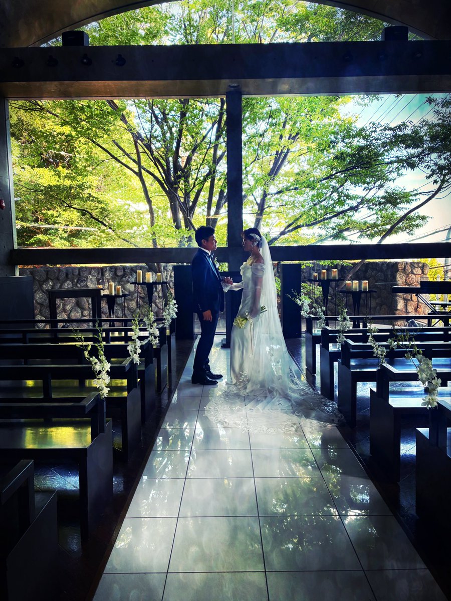 dropofalice's tweet photo. 令和8年8月8日に結婚式を行いました。
そうなんです、結婚しました。
家族間だけの式でしたが、嫁に無理言ってAlice Kitelaと朱迦の現メンバーに列席してもらいました。バンドメンバーは家族です。
引き続きバンドはやって行きます。ご報告でした。 https://t.co/bnReuYFNxt