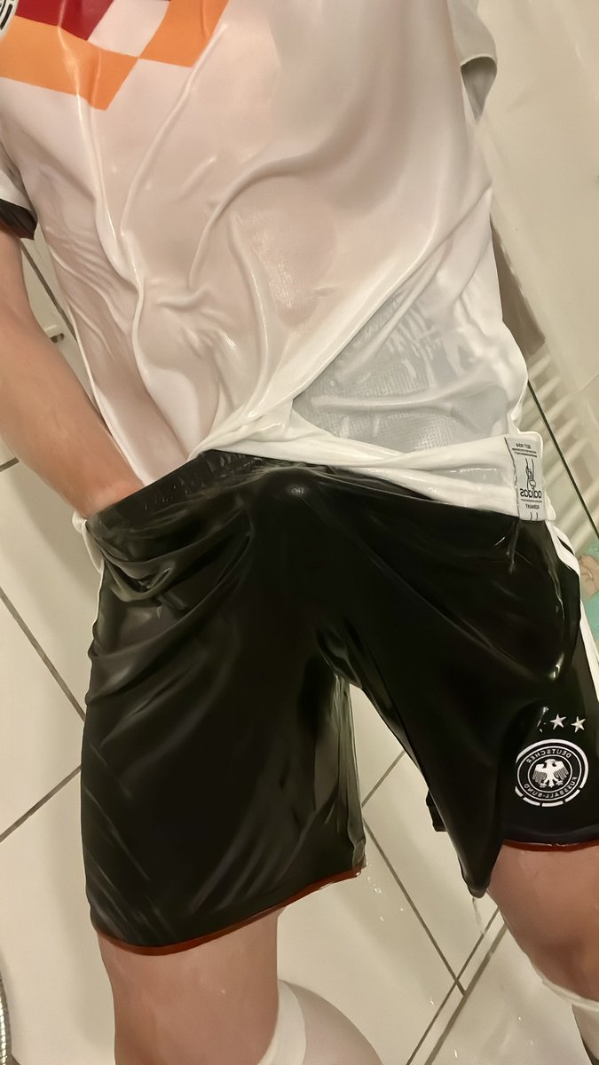 KinkyGermanLad's tweet photo. Cooling down a bit 🥵🤤💦😈 #soccerboy #soccergay #gaychav #wetgay #scallylad #scallygay #adidas https://t.co/54oeR7Z2Em