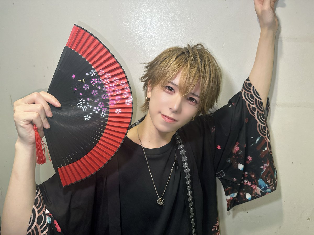 yukiya_waaarz's tweet photo. フロアさんワンマンありがとうございました‼️🌟
人生初めての経験、わーずの看板背負ってゆたかとぶちかましました🔥🤟めちゃくちゃ楽しかった😻🫶 https://t.co/ZQgoe0PDhI