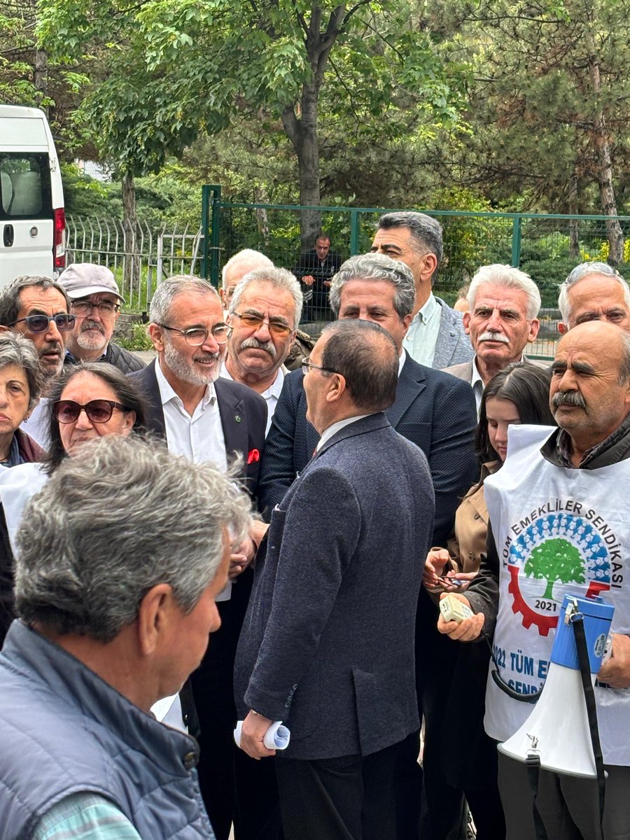 cancankesen's tweet photo. Anayasa Mahkemesine memura verilen,
Emekliye verilmeyen “Seyyanen Zam”davasıyla ilgili 18 Mayıs’ta
1 milyon imzayla başvuru kampanyası yapmıştık.
AYM Başvurularımızı incelemeye alarak dosyaları birleştirme kararı verdi.
Nihai karar ilk dosya üzerinden verilecek.
Hadi İNŞALLAH 🙏 https://t.co/IKC6sqIzQJ