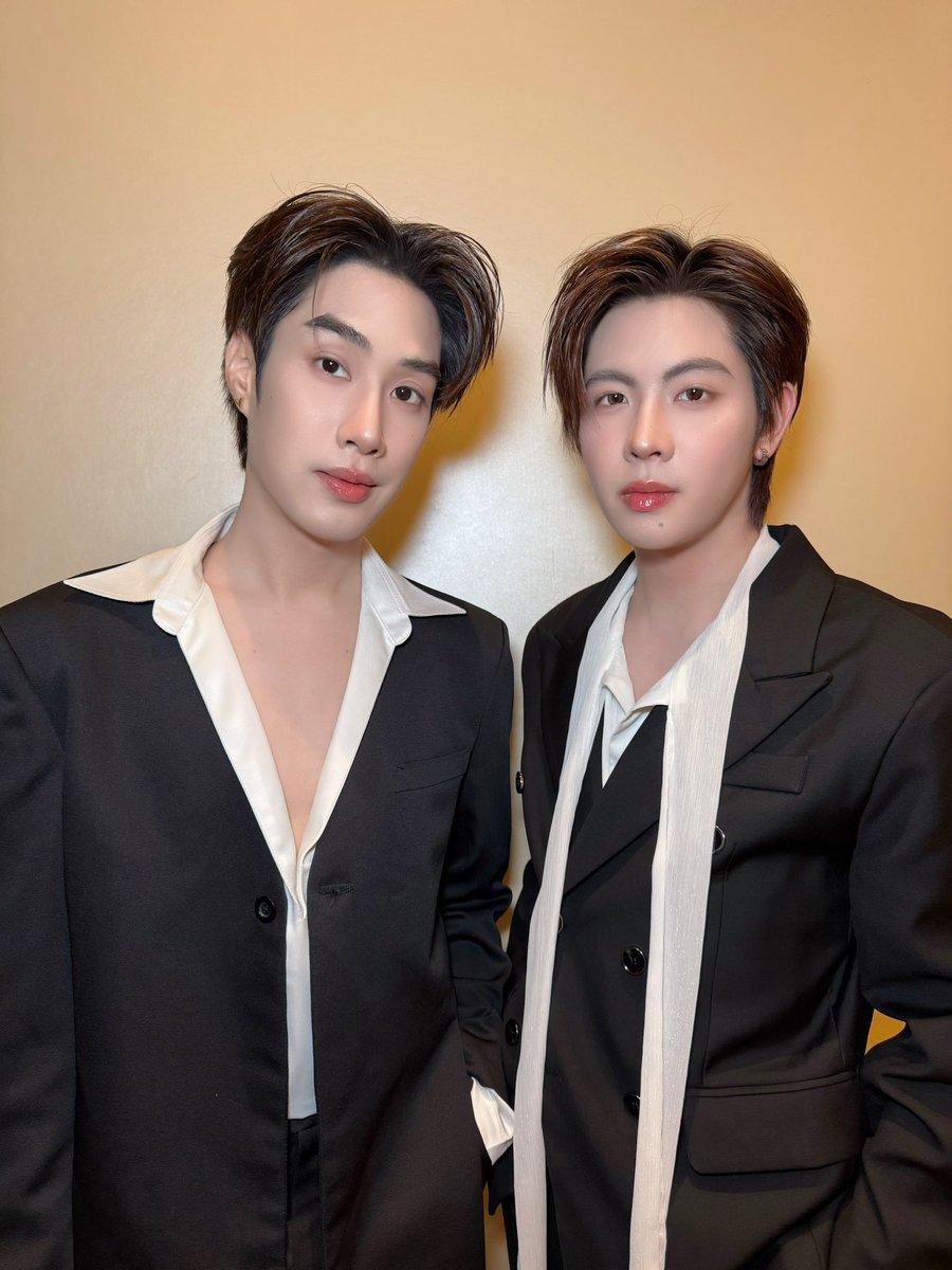 DomundiTV's tweet photo. “เติ้ล” @TLE_mtm และ “เฟิร์สวัน” @firstone_wnk พร้อมแล้วสำหรับงาน 拾光如愿&amp;TleFirstOne Fansign ✨

#TLE_mtm #FirstOne https://t.co/JjHmsnh9A8