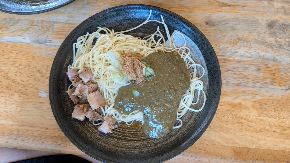 MeeranTakuo's tweet photo. さくら市@サクラソバストア✴️鴨南蛮つけそば（大盛）🦆🍜牡蠣ぺ和え玉🦪🍜9時過ぎに訪問🚙タイミング良く、待ち無し👌つけ汁、鴨チャー🐴〜🎵うどんチックな平中太麺も良い感じ👌牡蠣ぺ和え玉はやめられない😁🎵今日も、ごちそうさまでした😌🖐️ https://t.co/nPK62kPWK3