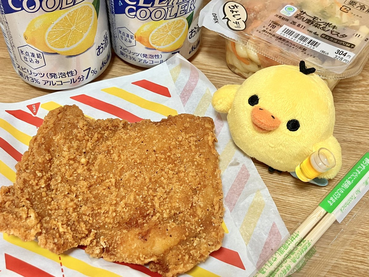 834oic's tweet photo. 今日はコンビニ飯🍻🏪
ファミチキ45%増量🙌
でかぁ！

#晩酌 https://t.co/bZahBx5Eij