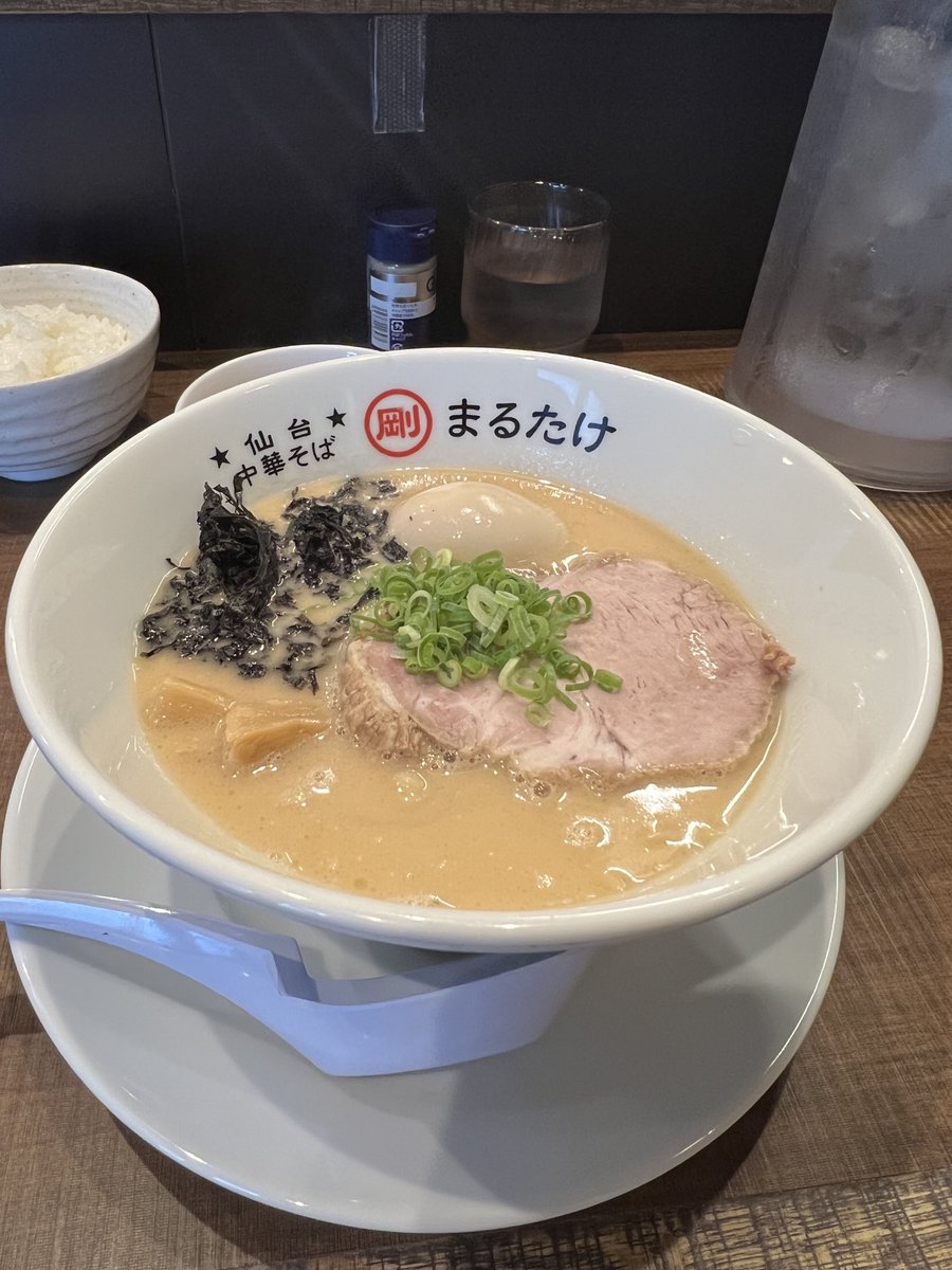 Forever_everman's tweet photo. 中華そばまるたけ

味玉とんこつ 🍜

久しぶりのまるたけさん
久しぶりのとんこつラーメン🍜

豚の旨みがいい塩梅で出てて✨🙆‍♀️
パツ麺がいいね👍
チャーシューも味玉も うんまい😊 https://t.co/9K3AQ20fGO
