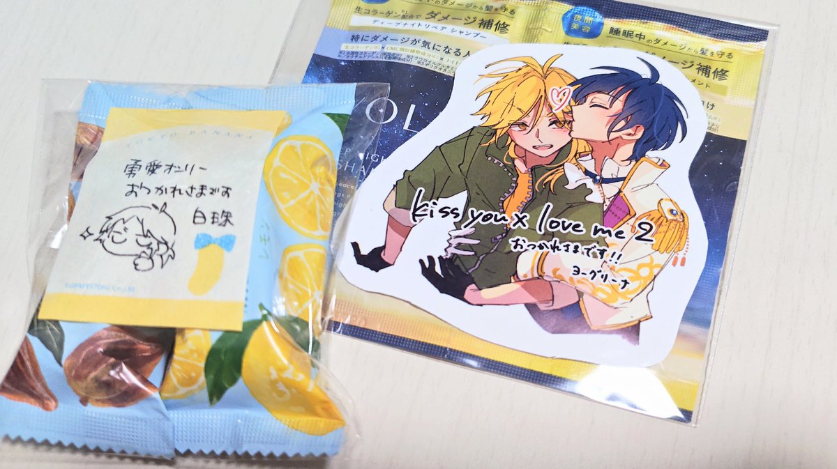 SSSAMBAAA's tweet photo. 勇愛オンリーに遊びに行ってきたよ
差し入れにもらったイラスト可愛すぎるから世界に自慢します🎶

← @ shiratama_2_2_2 白珠さん
→ @ yo_gurrrina  ヨーグリーナ https://t.co/YXGmlKwtwW